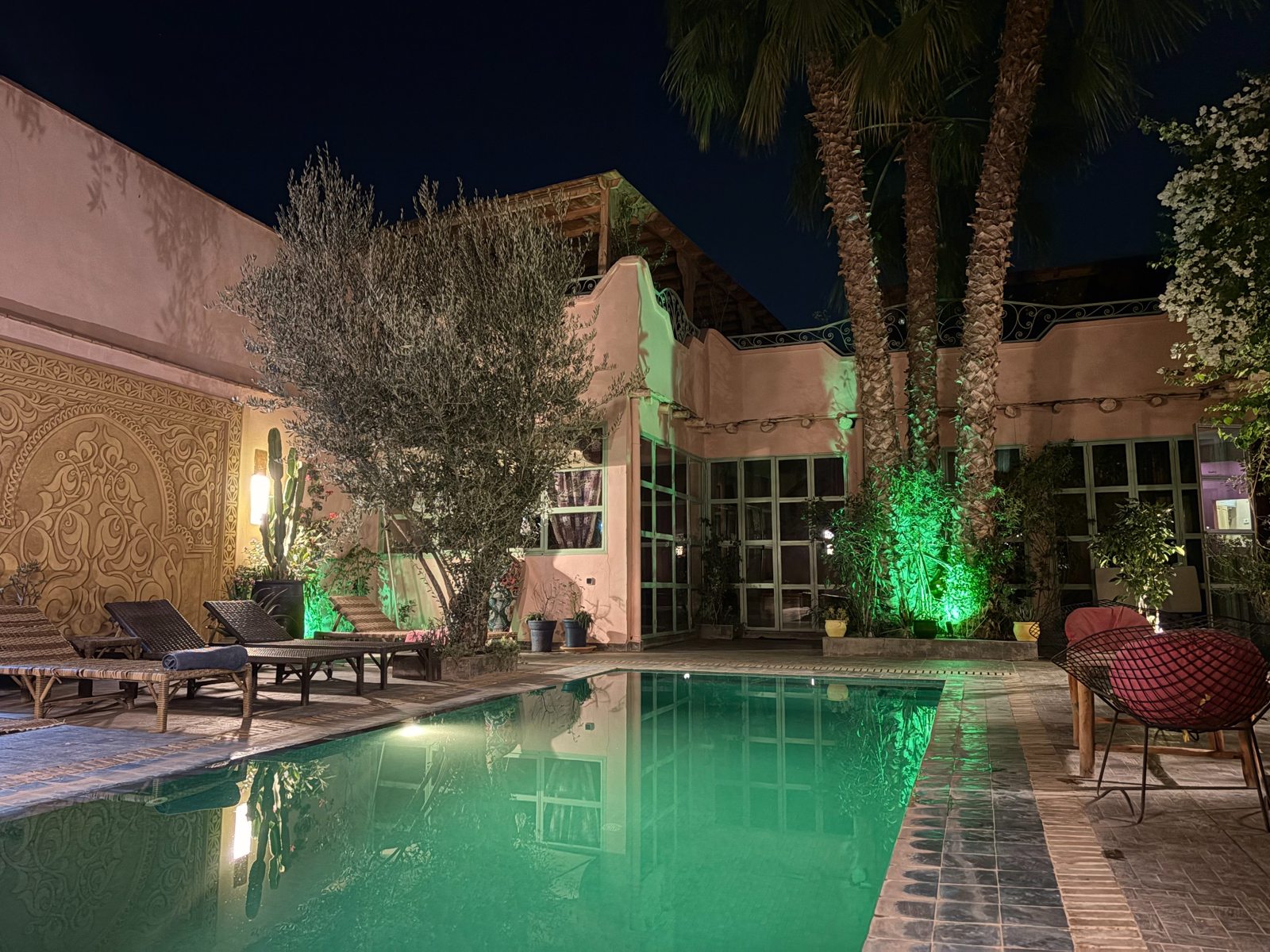 Piscine et patio du riad de nuit – Riad Mozaik Taroudant