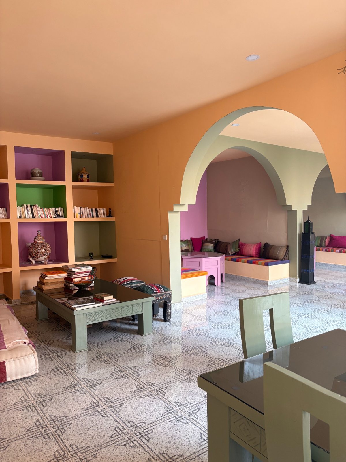Bibliothèque et salon du riad – Riad Mozaik Taroudant