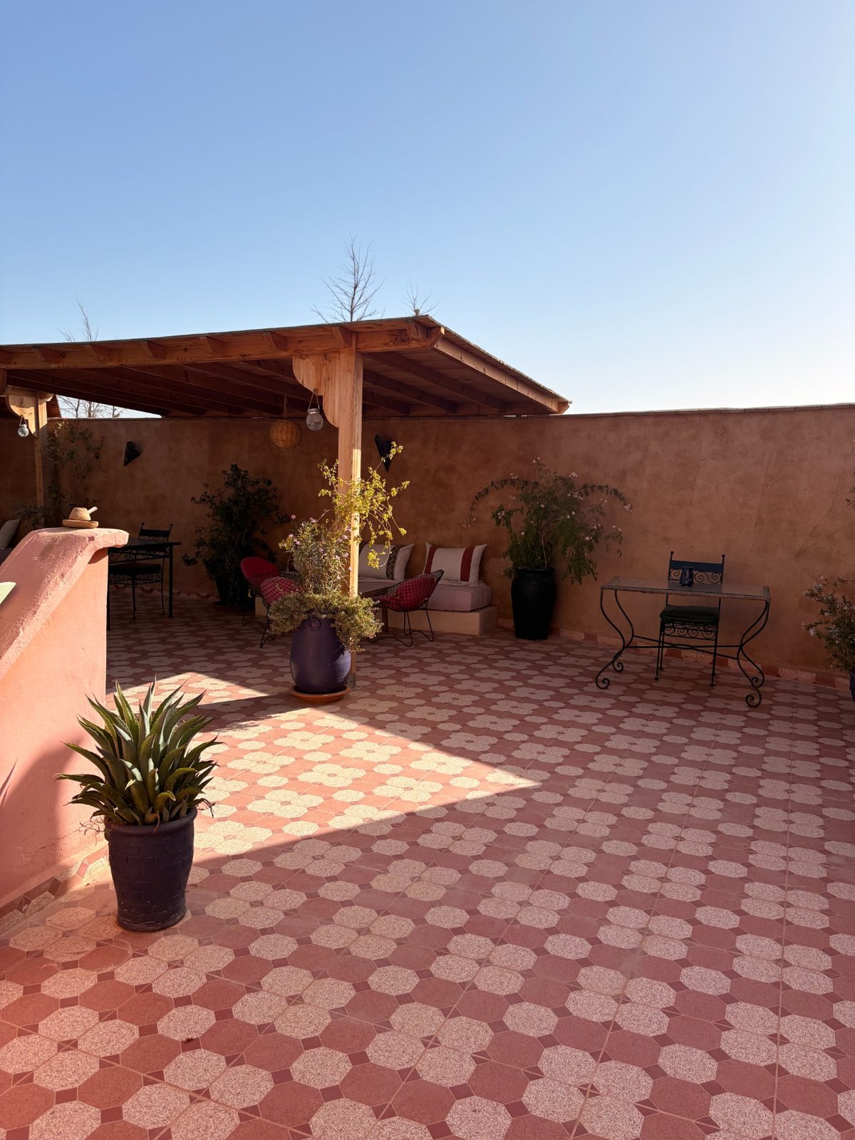 Terrasse panoramique ensoleillée – Riad Mozaik Taroudant